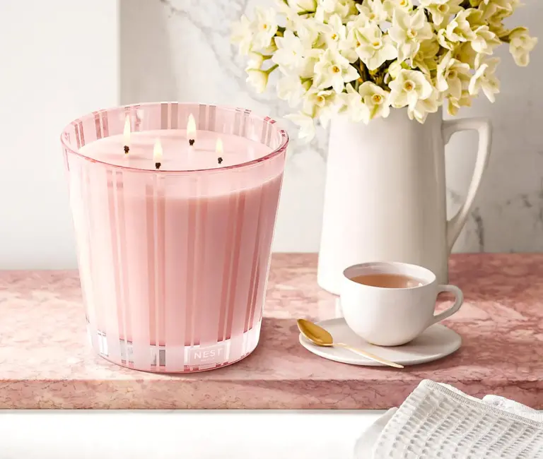 NEST NEST Himalayan Salt & Rosewater Luxury Candle