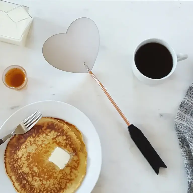 BEEHIVE HANDMADE BEEHIVE HANDMADE Heart Pancake Server