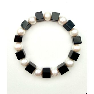 JMNYC DESIGNS Freshwater Pearl and Black Onyx Cube Stretch Bracelet