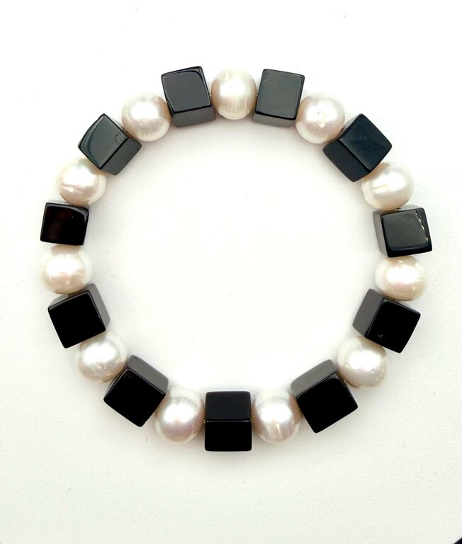 JMNYC DESIGNS JMNYC Freshwater Pearl and Black Onyx Cube Stretch Bracelet