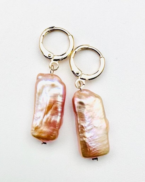 JMNYC DESIGNS JMNYCNatural Biwa Pearl Huggie Earrings