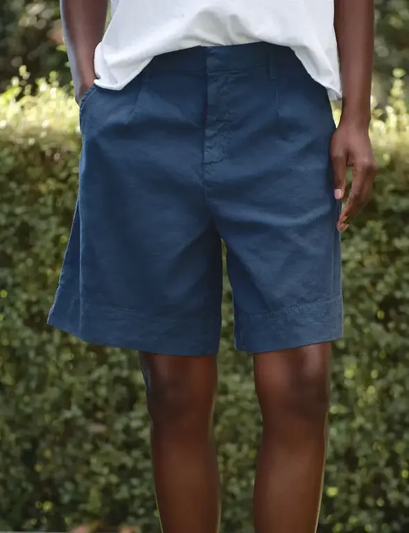 FRANK & EILEEN FRANK & EILEEN Waterford 7.5" Golf Short