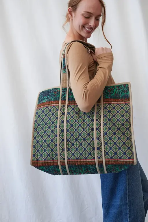 ONE HUNDRED STARS ONE HUNDRED STARS Amulet Emerald Canvas Quilted Tote Bag
