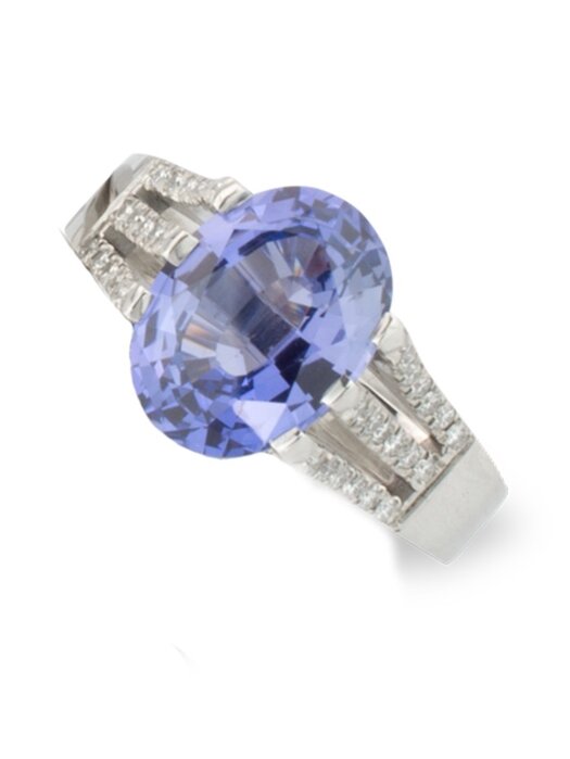 The Sapphire Gem: A Royal Favorite with a Rich History