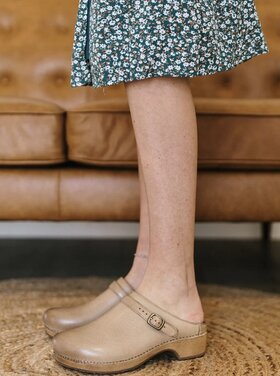 Dansko Dansko - BERRY Milled Burnished Clog