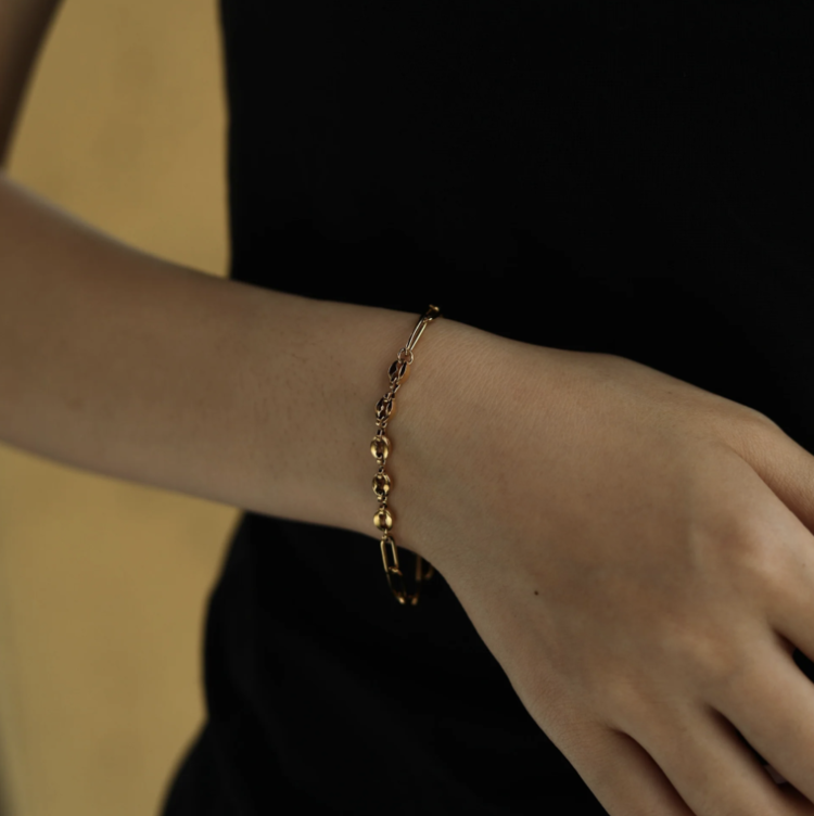 Hackney Nine Hackney Nine - IZARA Paper-Clip & Beads Bracelet in Gold