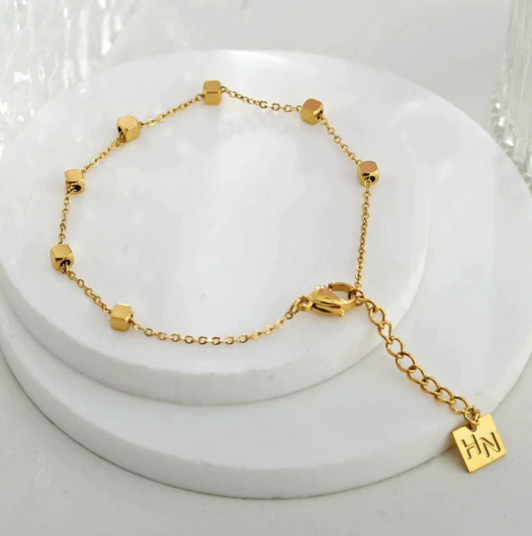 Hackney Nine Hackney Nine - EFFIE Square Beads Gold Bracelet