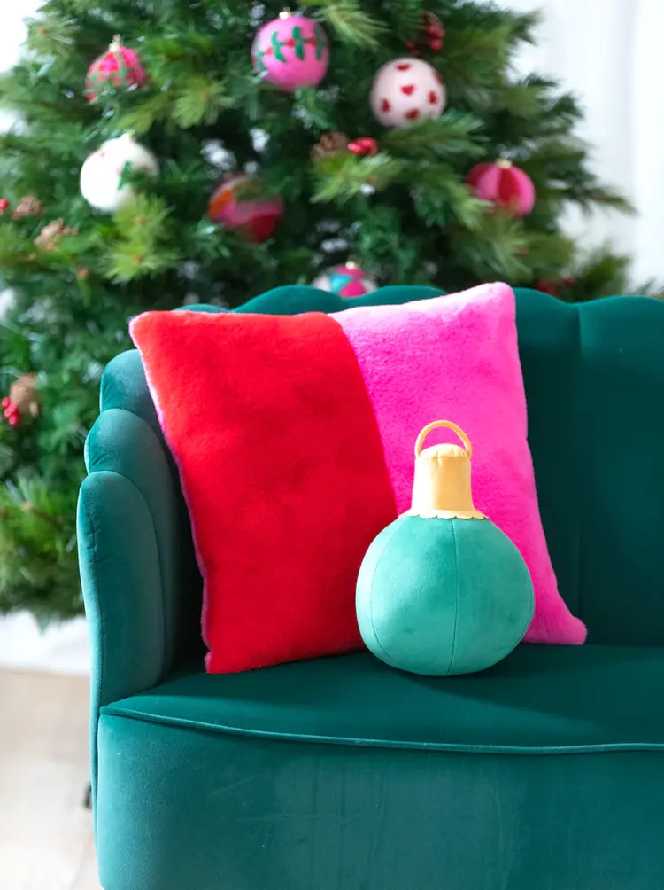 Shiraleah Shiraleah - MERRY Bauble Small Pillow