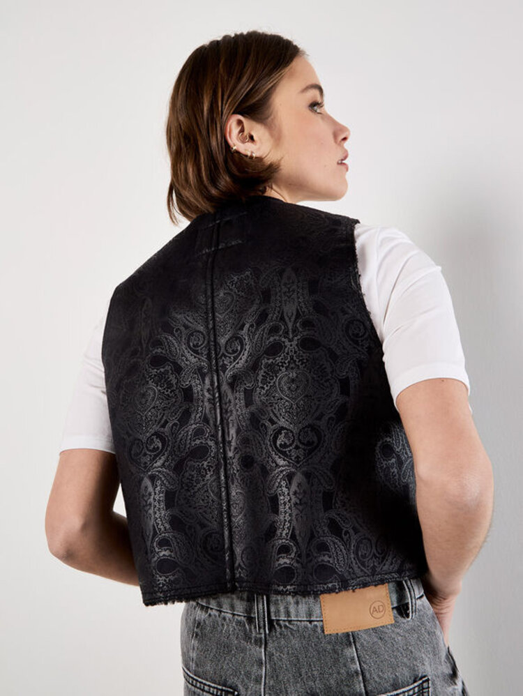 Apricot Apricot - Embossed Paisley Crop Gilet