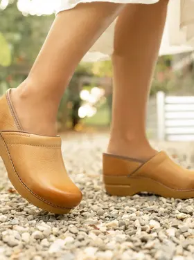 Dansko Dansko - PROFESSIONAL  Distressed Clog