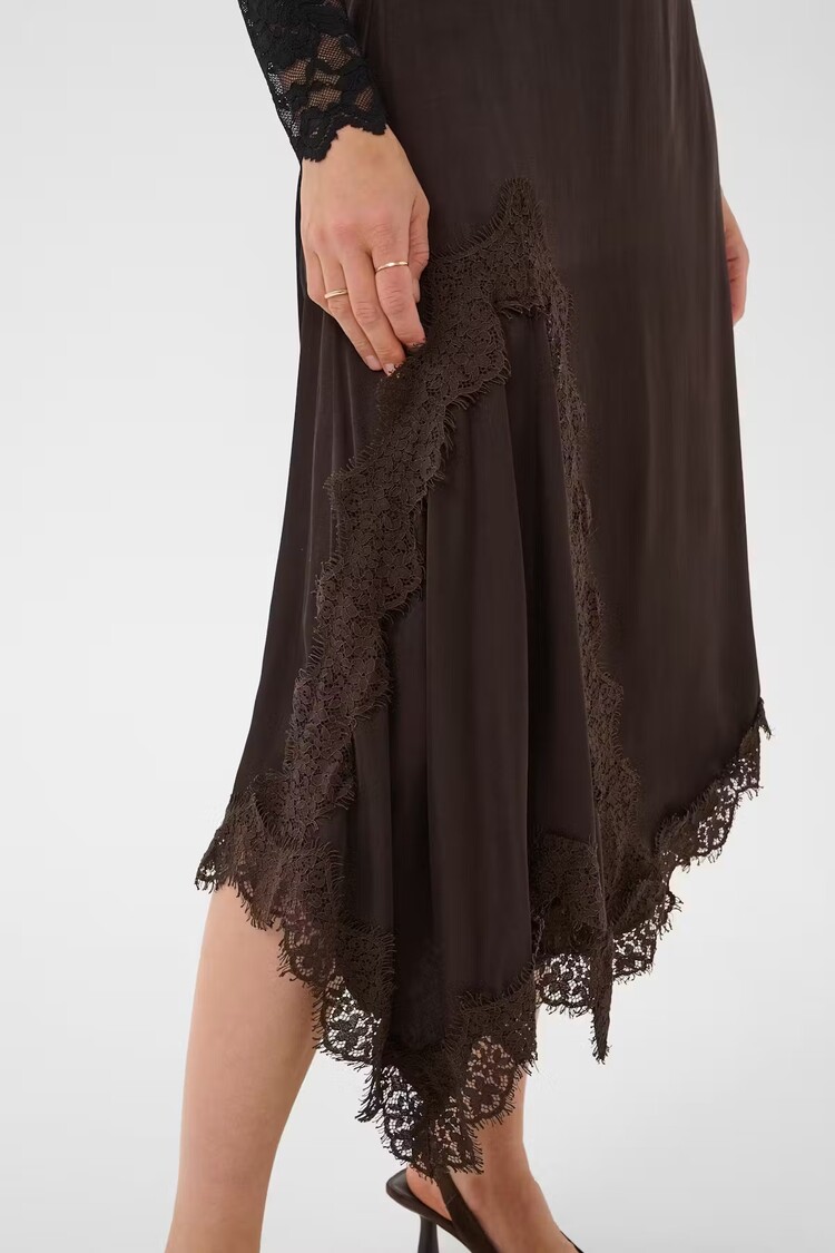 Cream Cream - CONFIR Skirt w/ Lace Detail