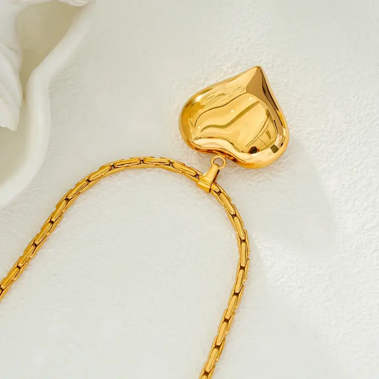 Hackney Nine Hackney Nine - ABEL Engineered Chain w Puffy Heart in Gold