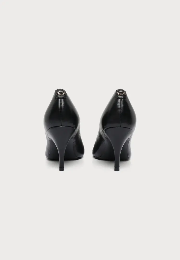 Guess Guess? - Tango Heel