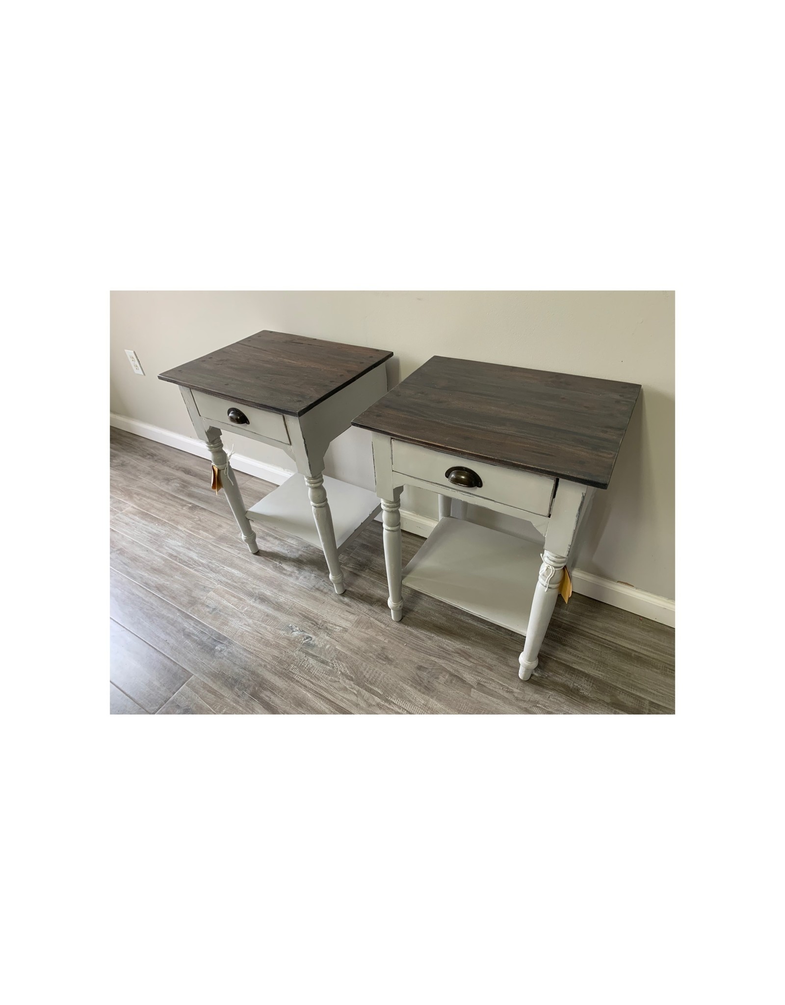 TAB261 End Table 19.6x15.4x27.5