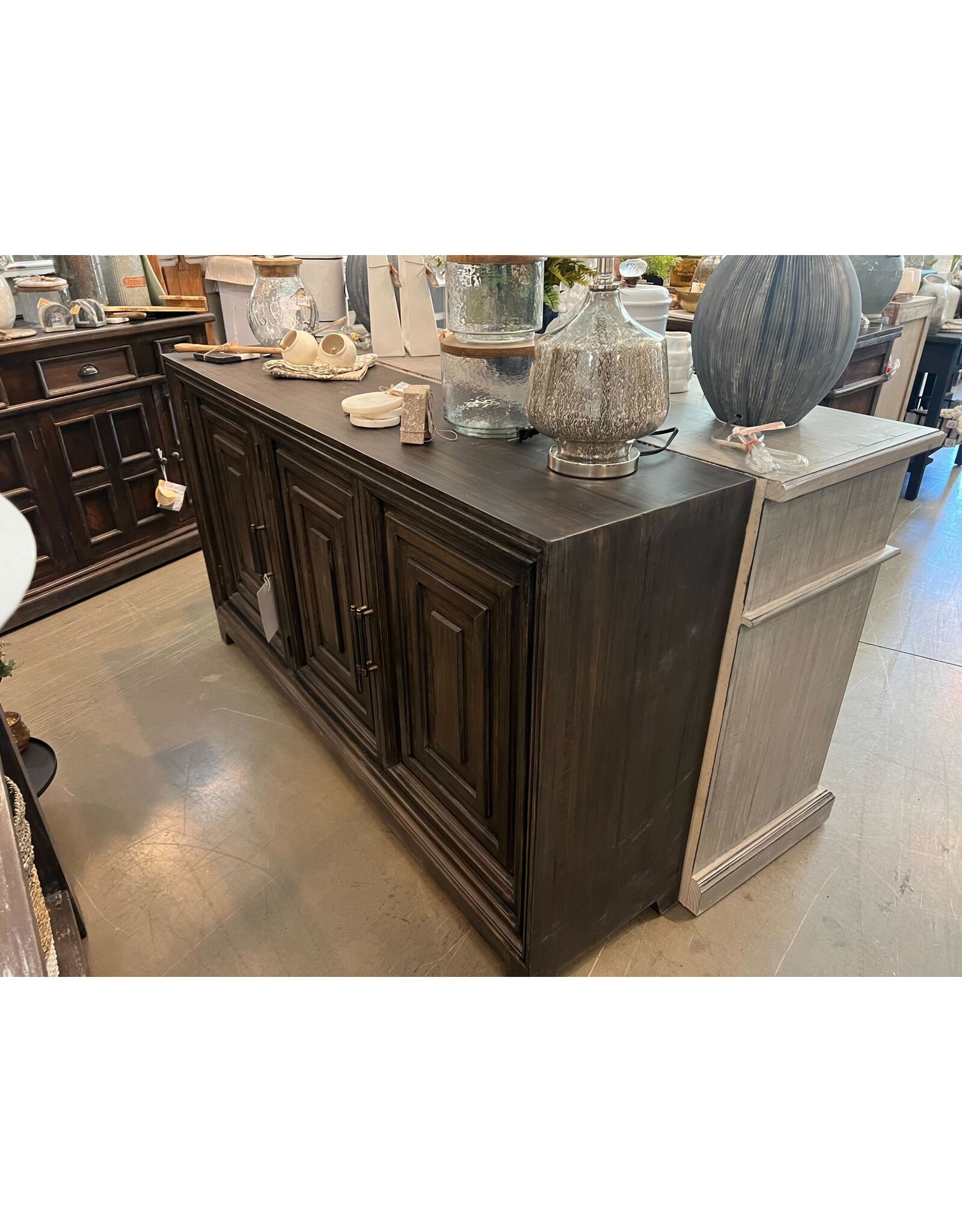 ARI-64CN3 GRACE 3 DOOR CONSOLE MOCHA