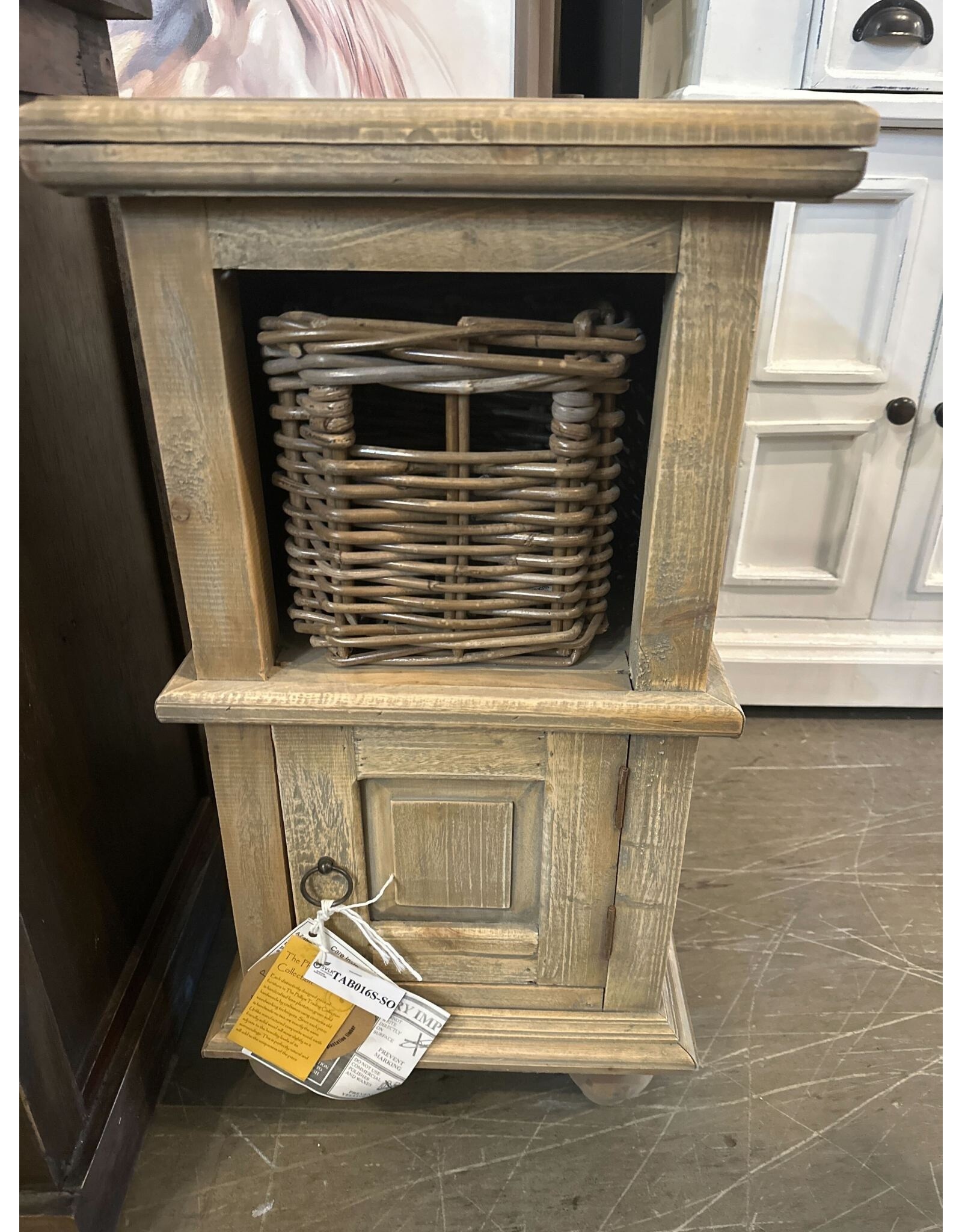 TAB016 Cottage Table w/Baskets 17.3x15.3x38.5