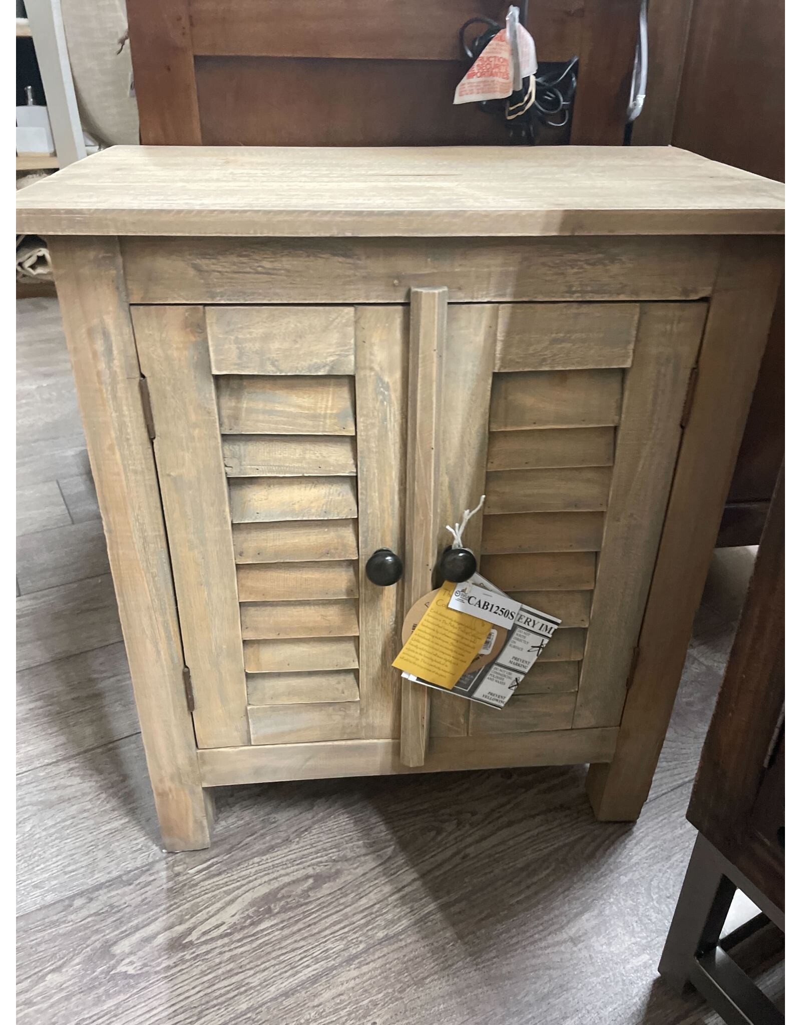CAB1250 Shutter End Table 2 Shutter dr 22x13.3x24.7"H
