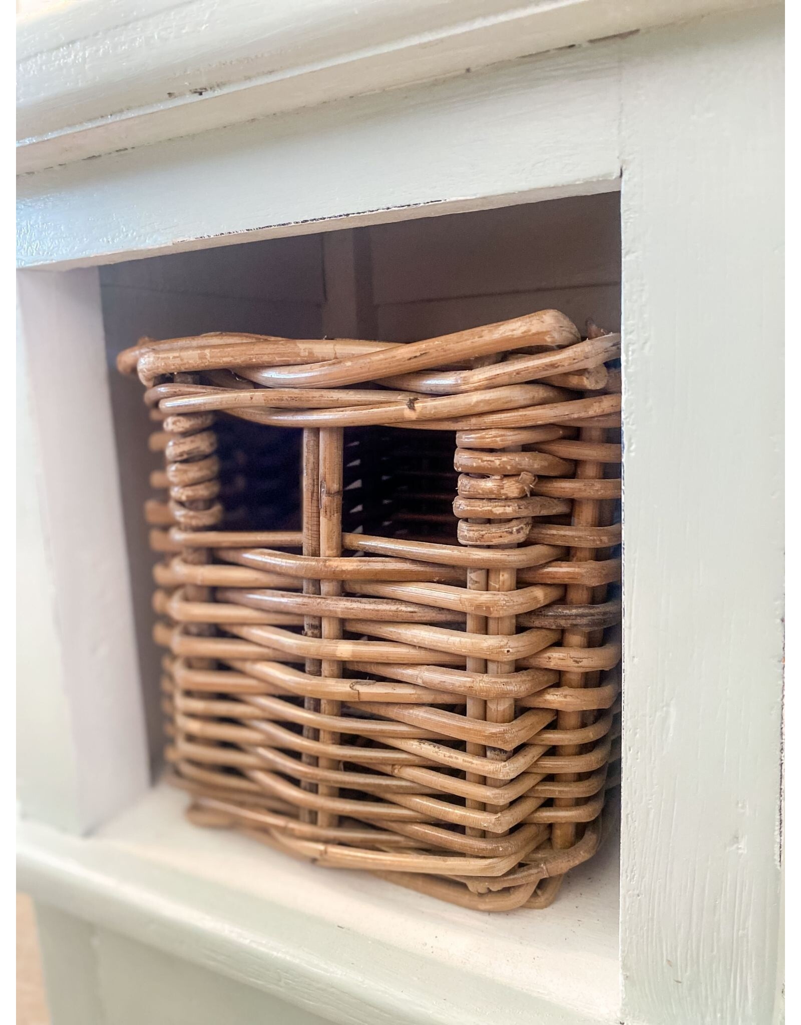 TAB016 Cottage Table w/Baskets 17.3x15.3x38.5