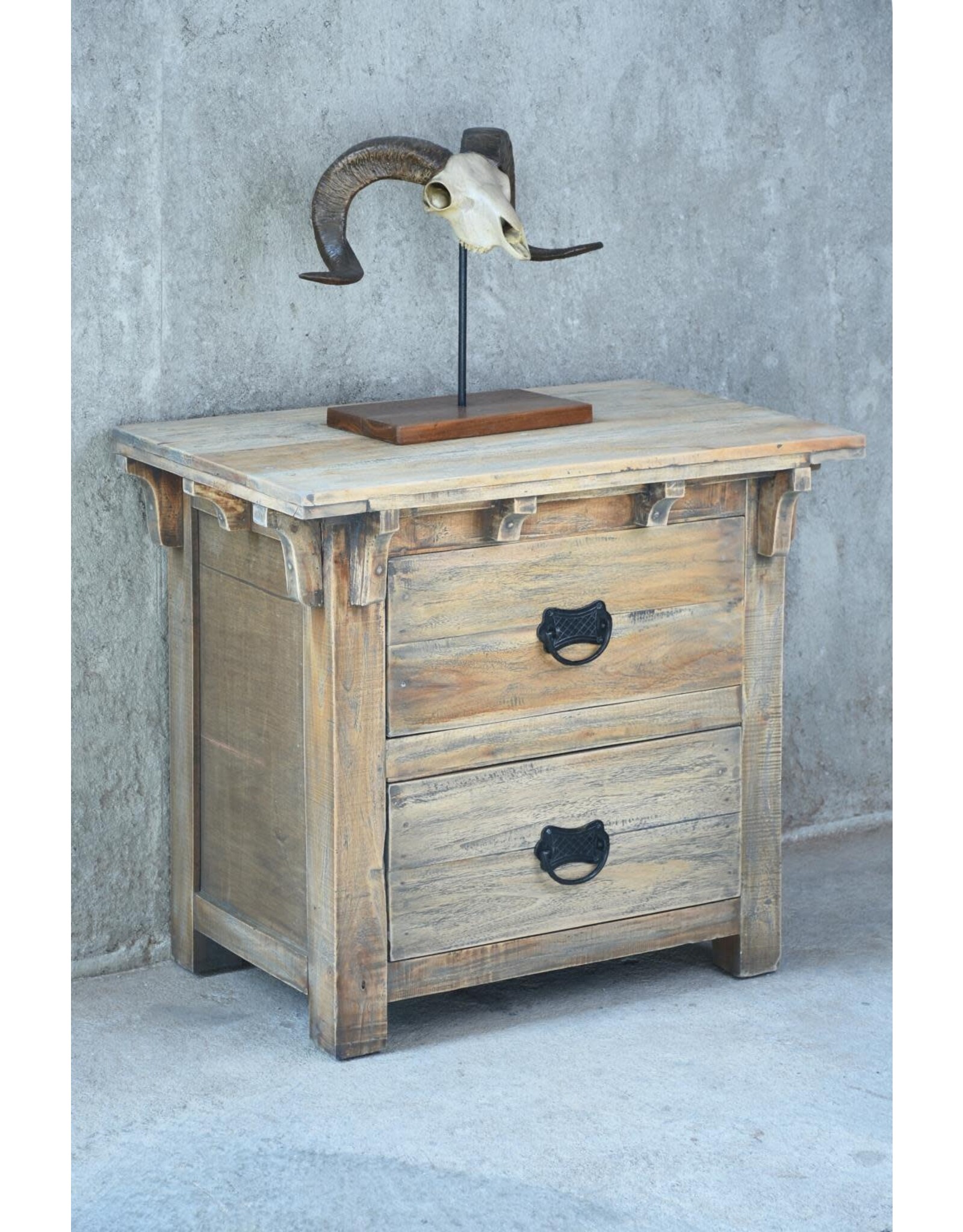 CHE141 End Table 2Dr 30.7x18.8x28.3