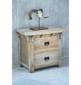 CHE141 End Table 2Dr 30.7x18.8x28.3