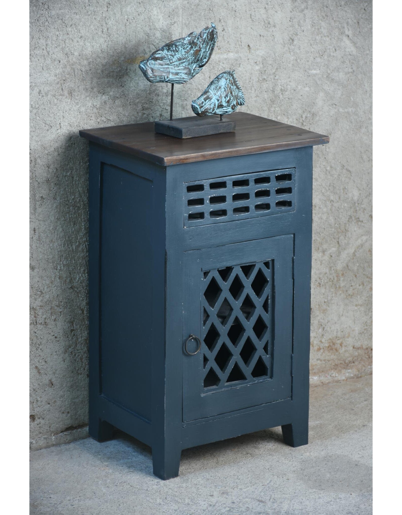 CHE507 End Table 17.3x13x28.3"H