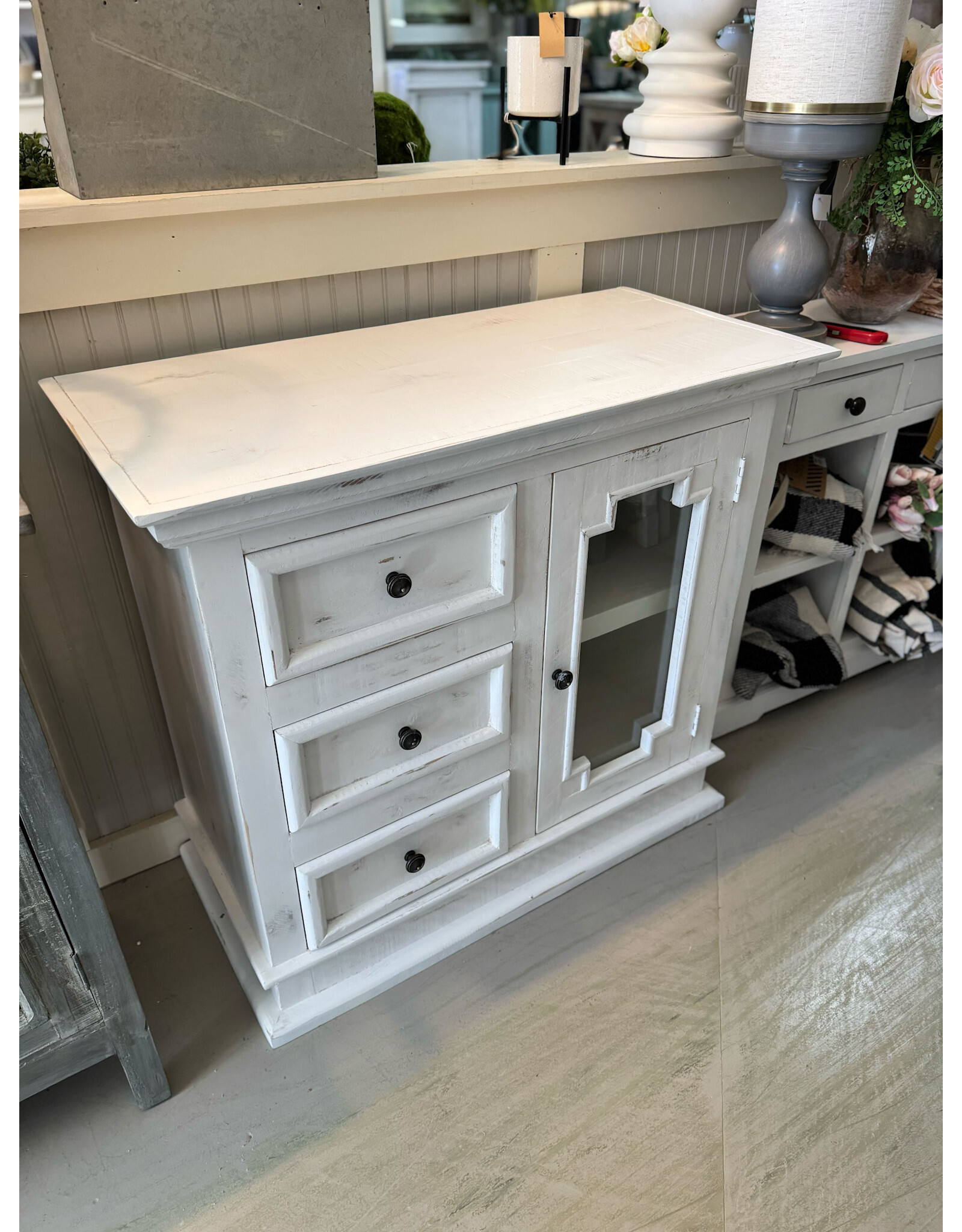 2070002 Southmont 38" Console