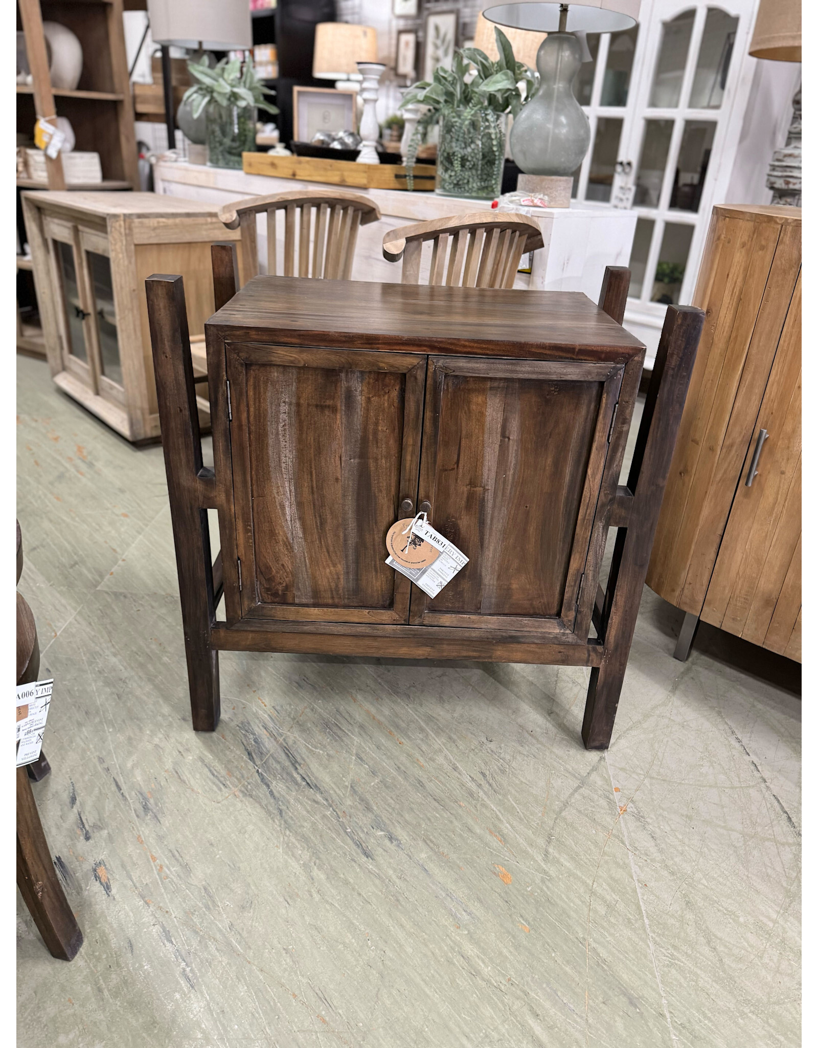 TAB831 Windson End Table 32.2x17.7x33.5"H