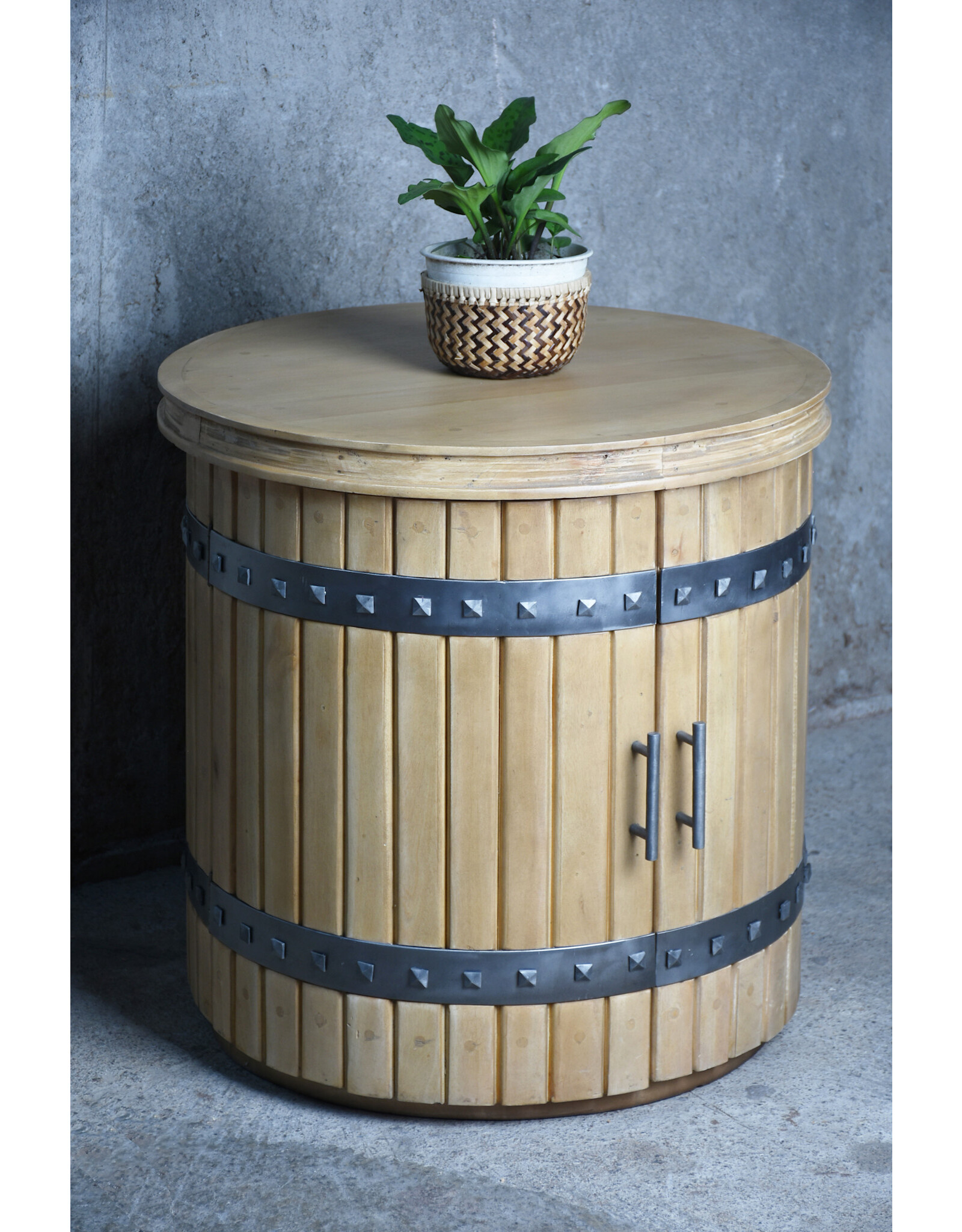 TAB374 Manchester End Table 2Doors 24x24x25.2"H