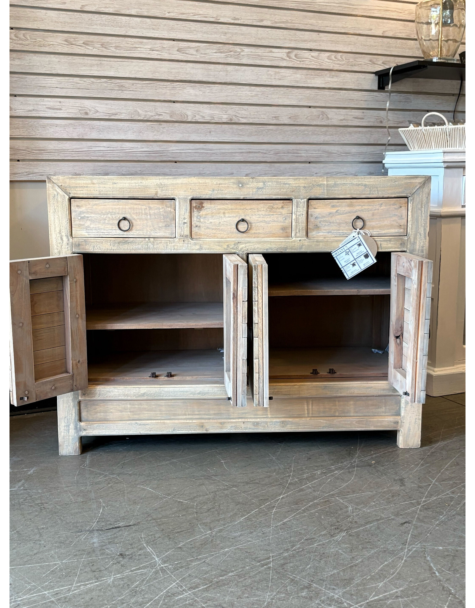 CAB640 Old City Sdbrd 4dr 3drw w/Adj Shelf 47.2x17.7x35.6"H