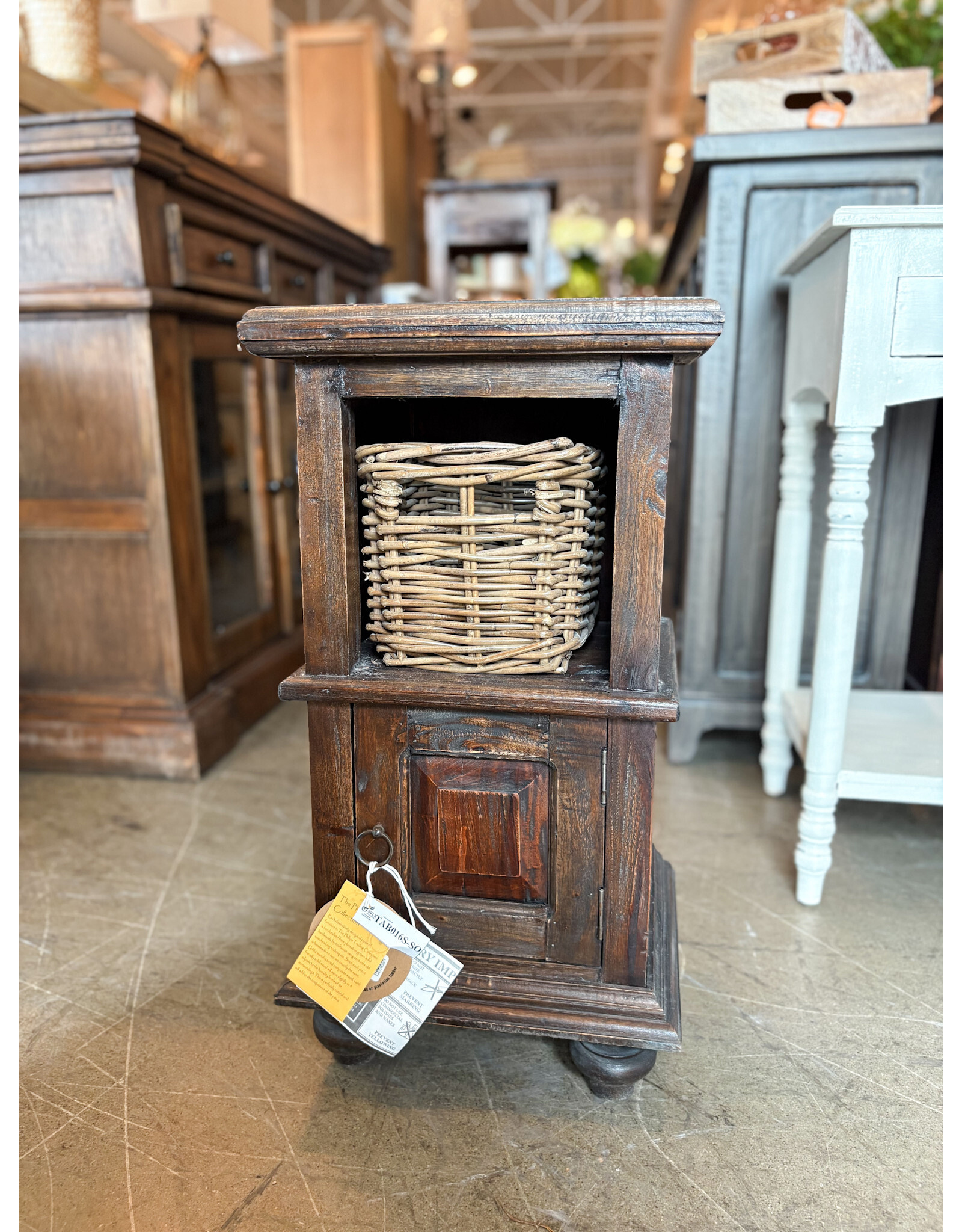 TAB016 Cottage Table w/Baskets 17.3x15.3x38.5