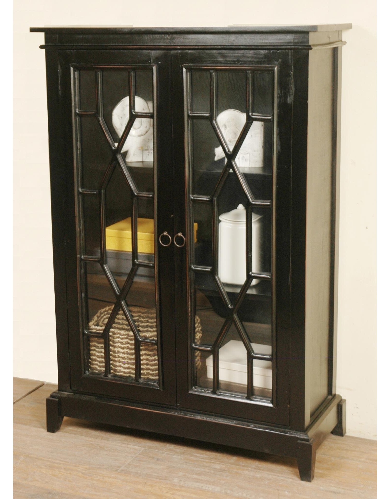 CHE302 Disp Cab 3Shlv Fret Doors 36.2x14.6x52.3"H