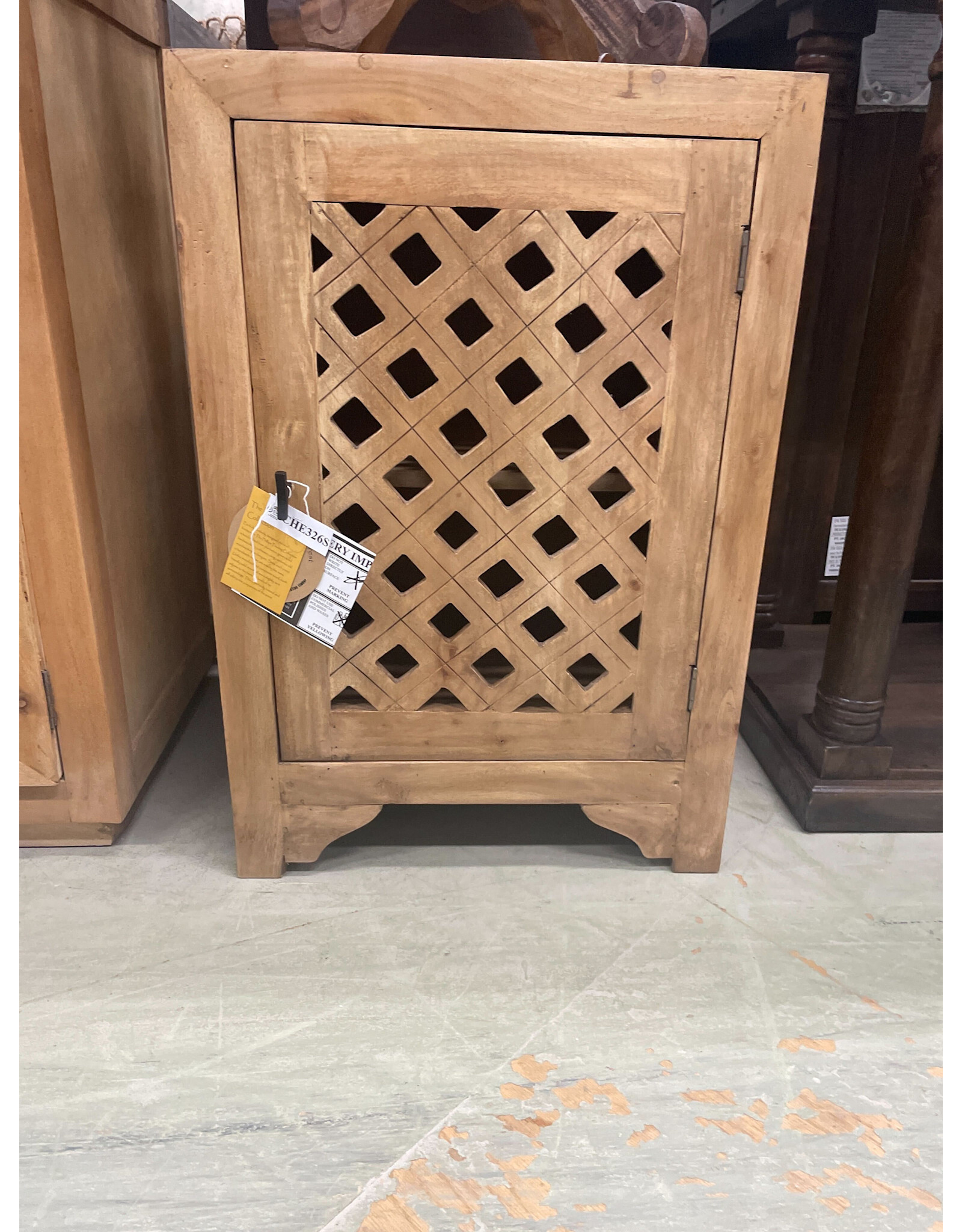 CHE326 End Table 1 Door w/ Diamond Carving 20.1x18.8x29.8H