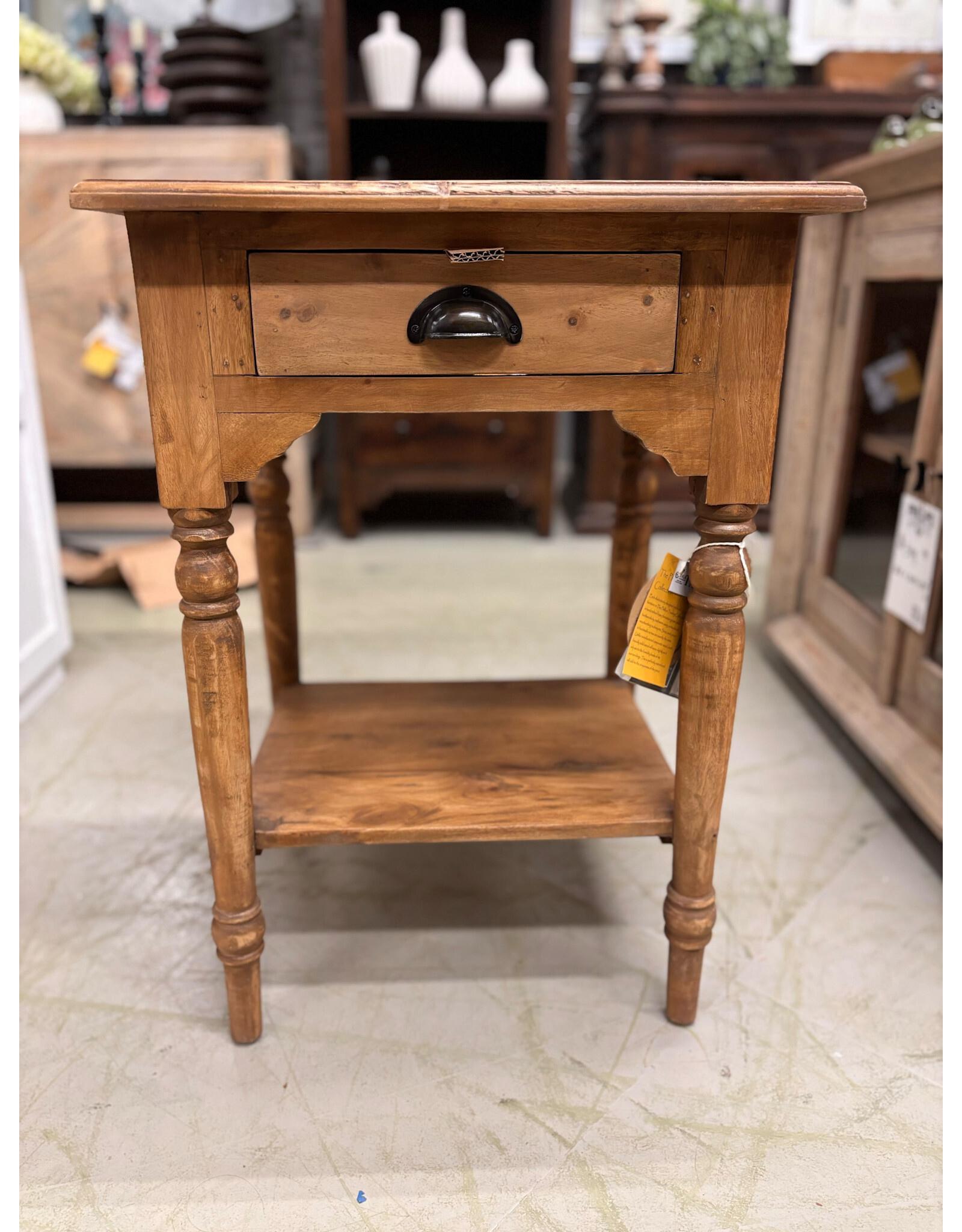 TAB261 End Table 19.6x15.4x27.5