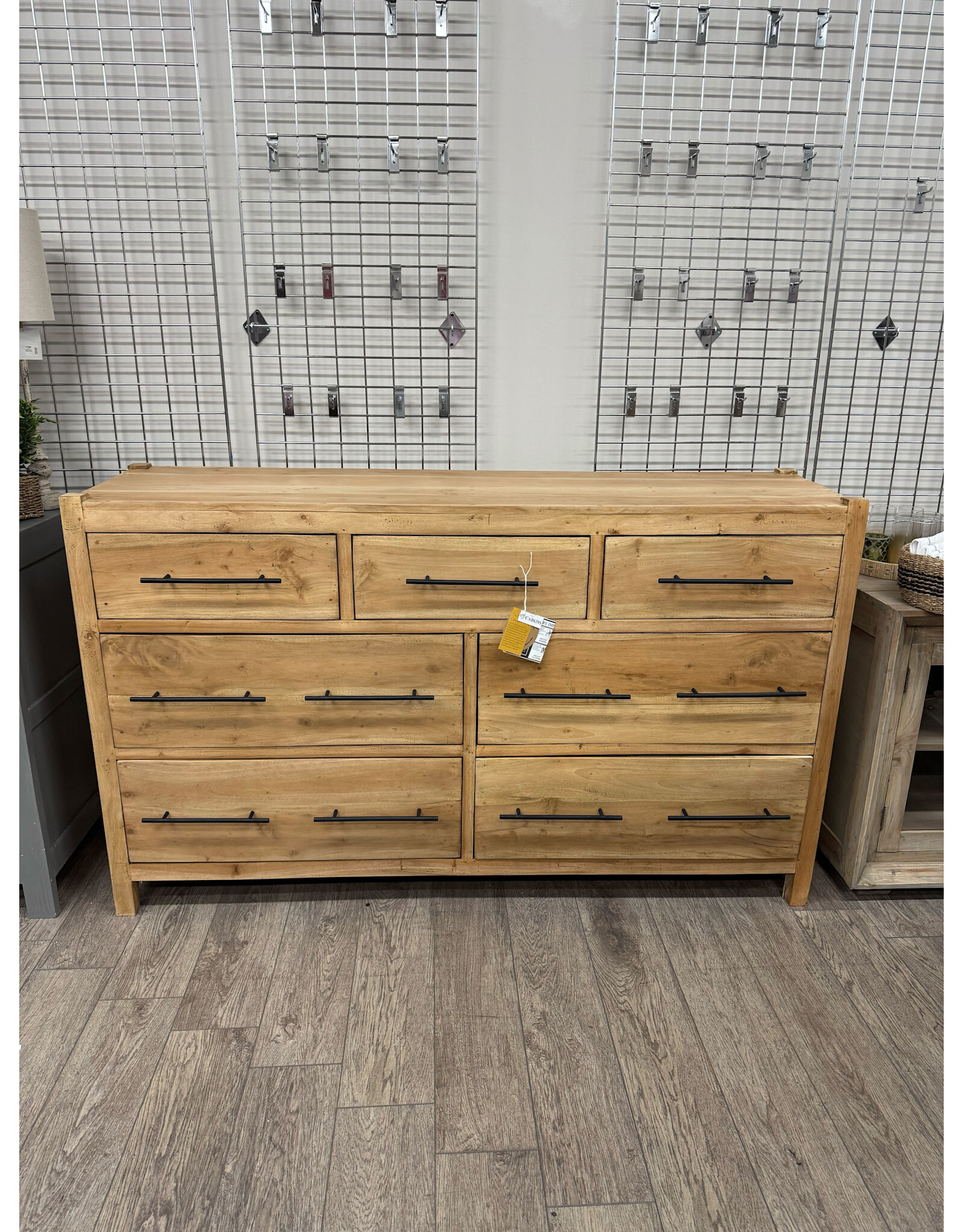 CAB639 Saybrook Dresser 7drw w/RG 70.1x18.8x42.1"H