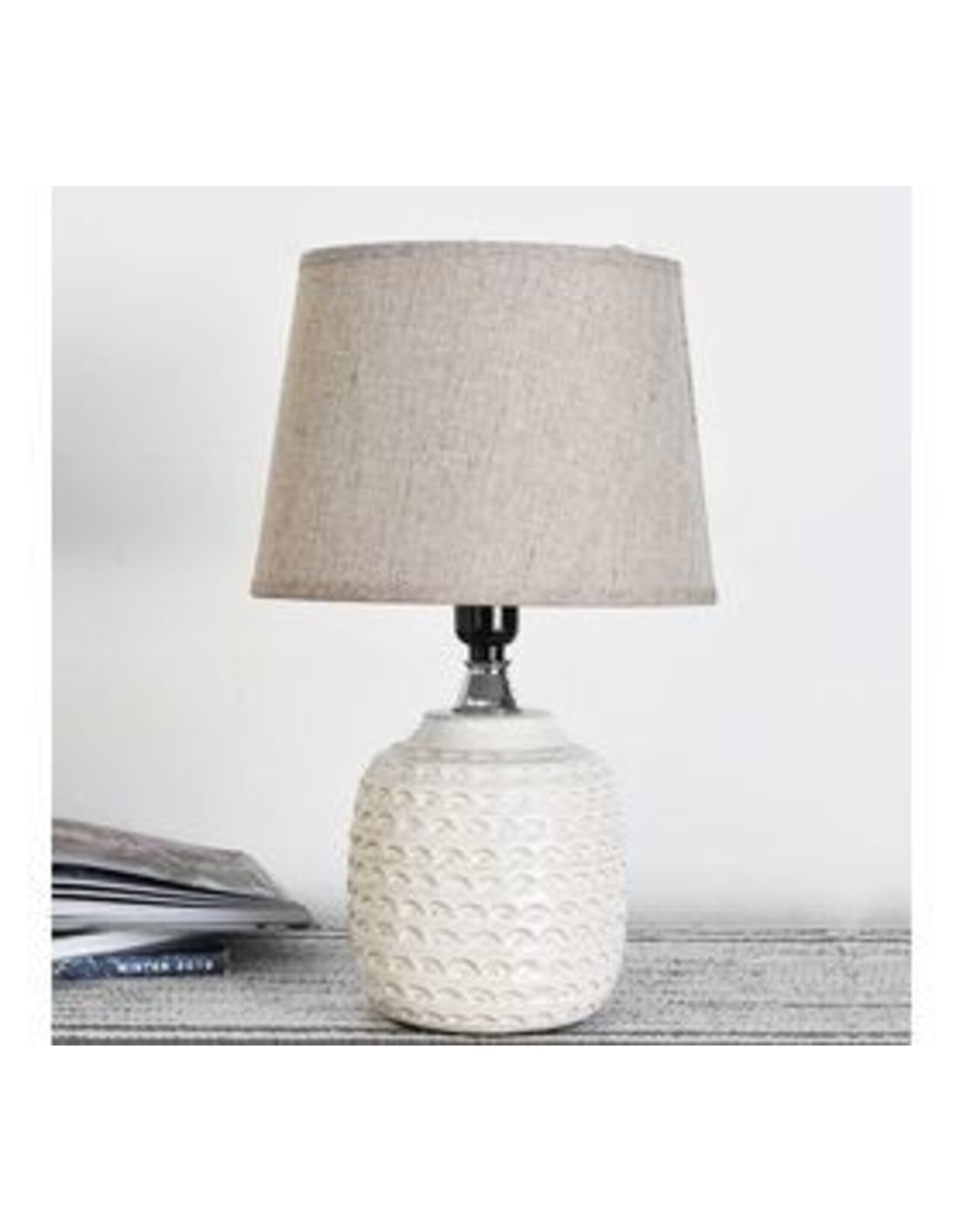 WHITE SCALLOP LAMP