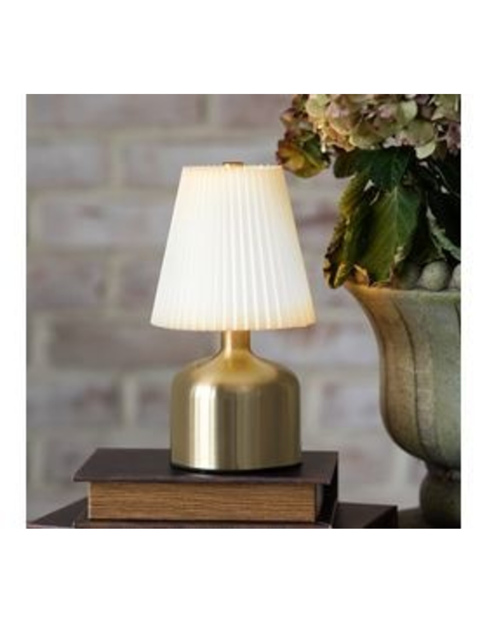 7.75"H RECHARGEABLE IVORY/GOLD LED