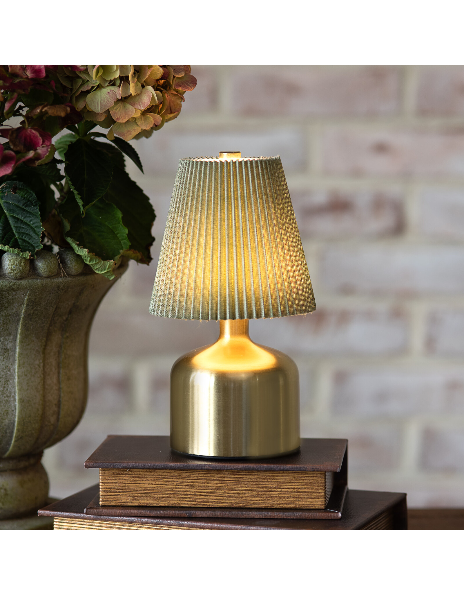 7.75"H RECHARGEABLE GREEN/GOLD LED