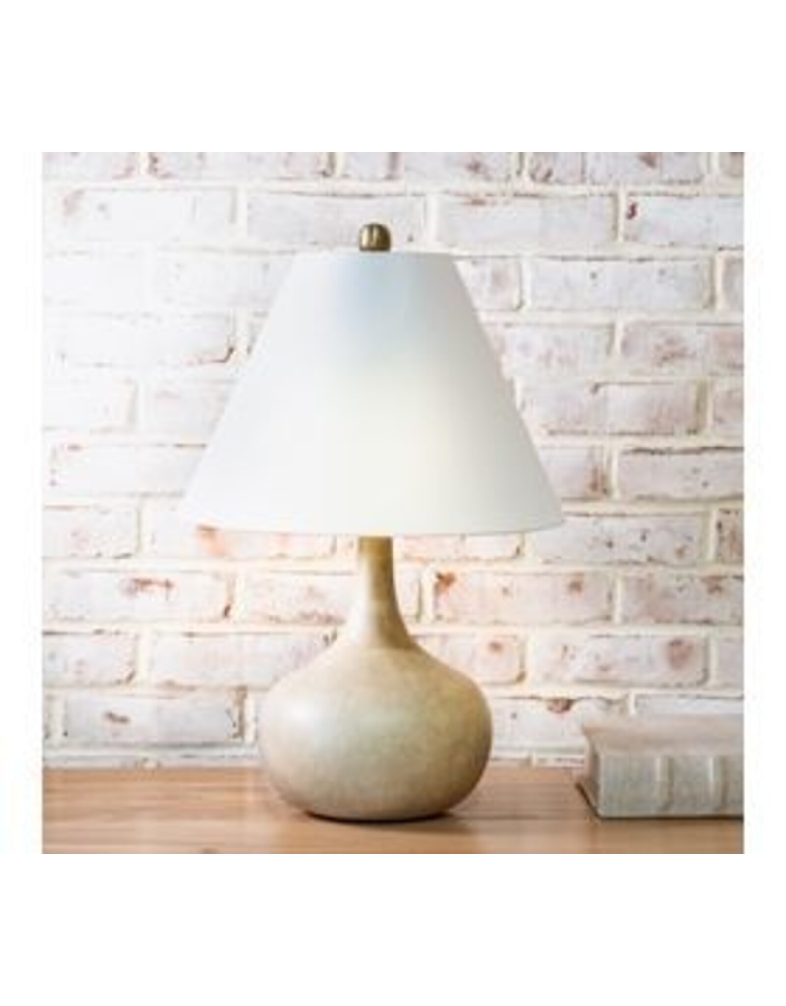 22" HONEY BEIGE CERAMIC TABLE LAMP