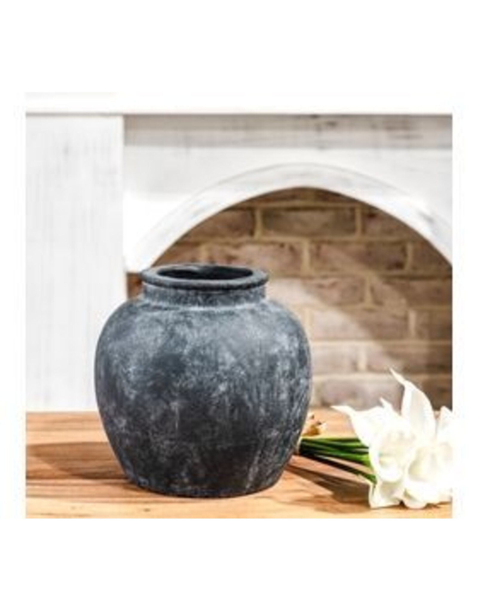 8.6" CHARCOAL CLAY POT