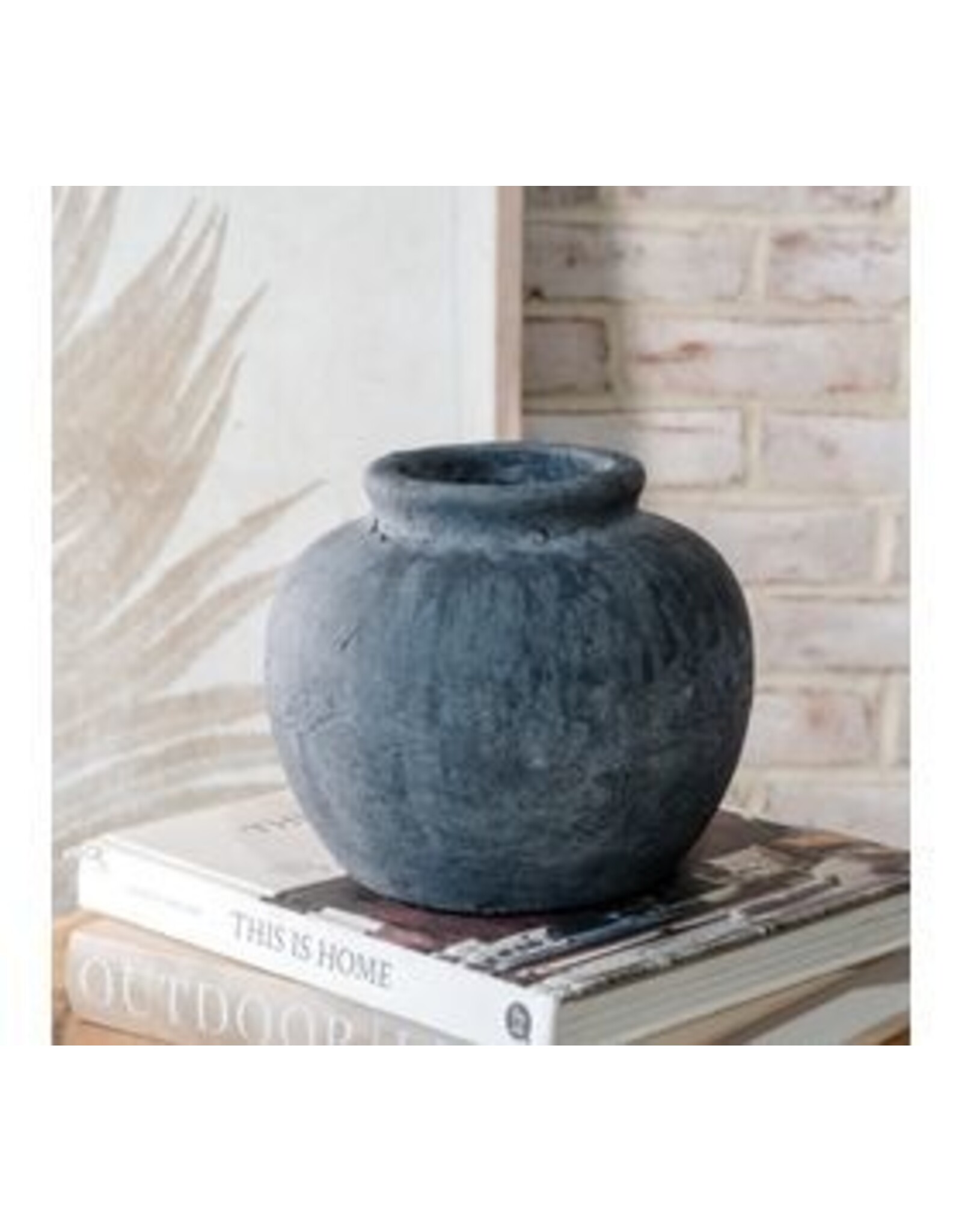 7.9" BLACK ROUND VASE
