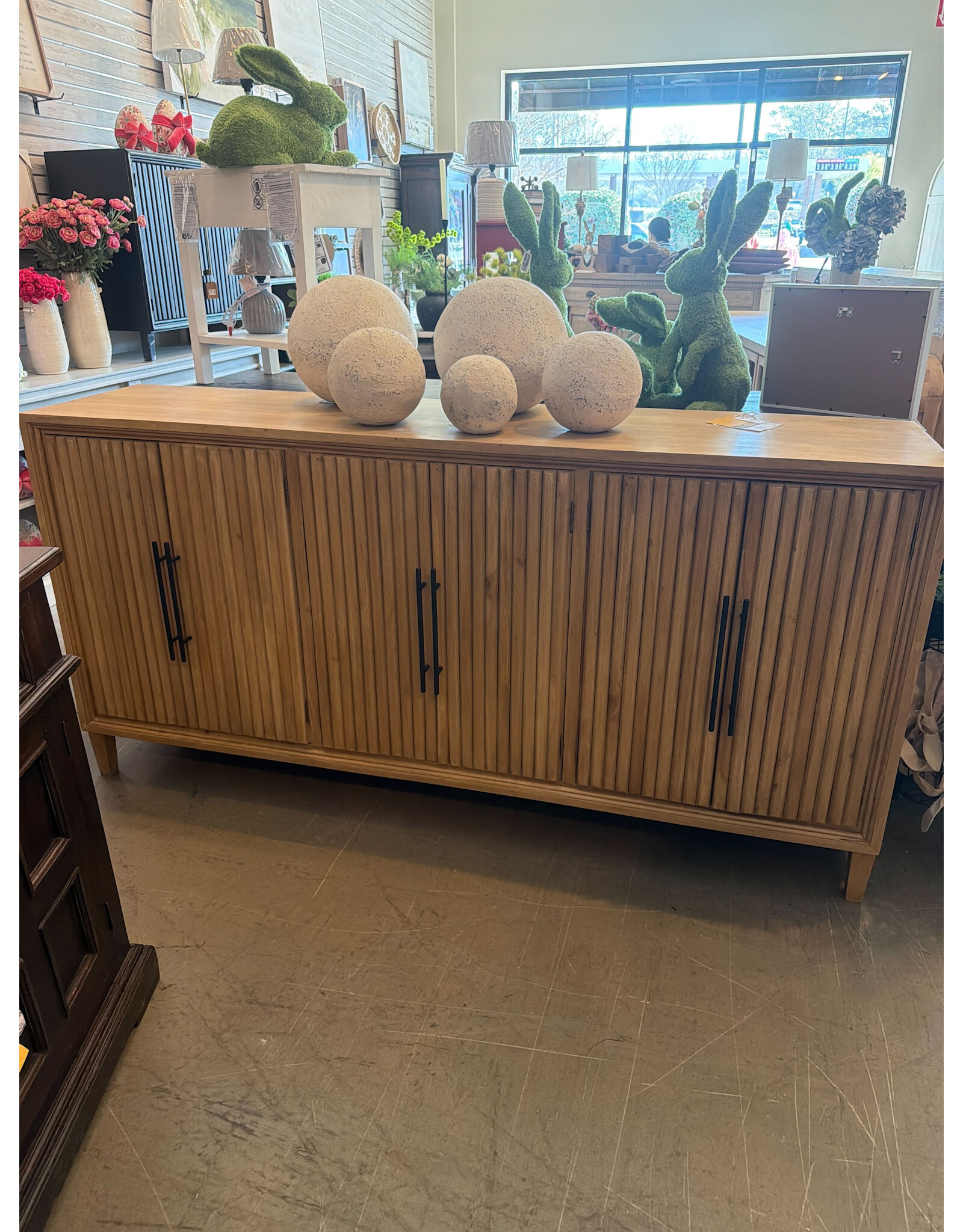 CAB657 Carolina Credenza 6Drs w/uniq moulding 77.1x18.1x38.6"H