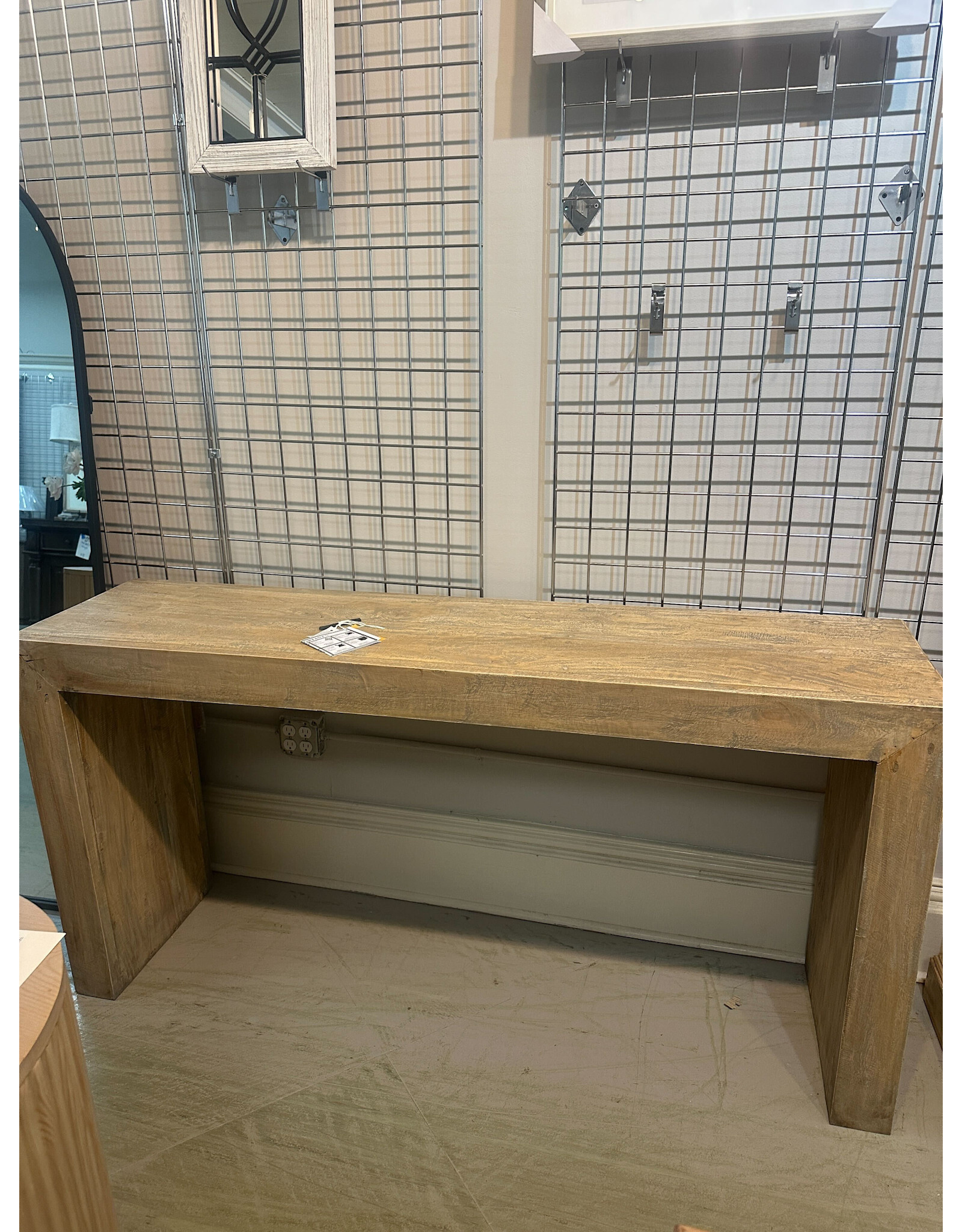 TAB386 Console Table 65x16.1x32.2"H