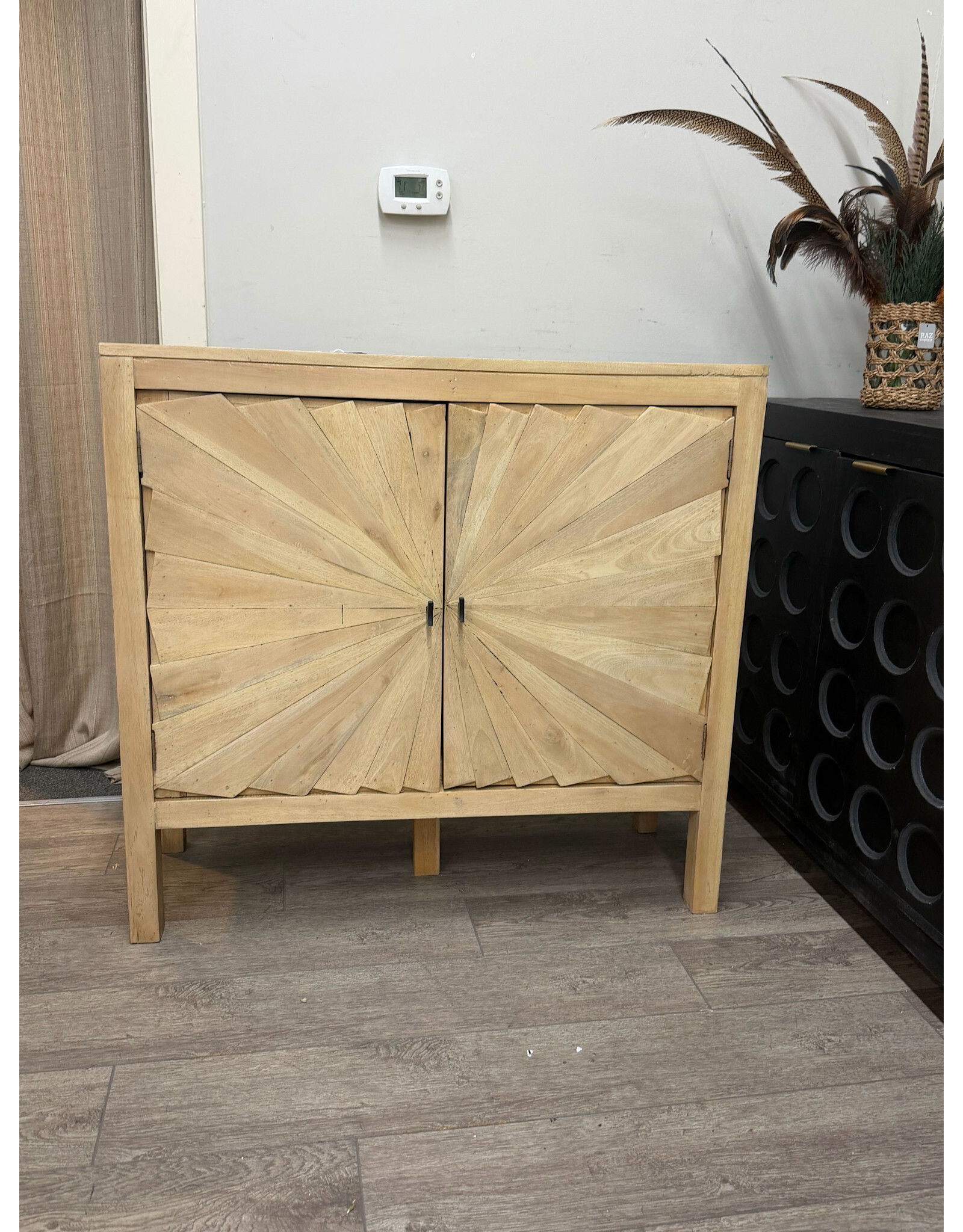 CAB308-SO Nuevo Starburst Cab 2Drs Wood Legs 41x15x38.6"H