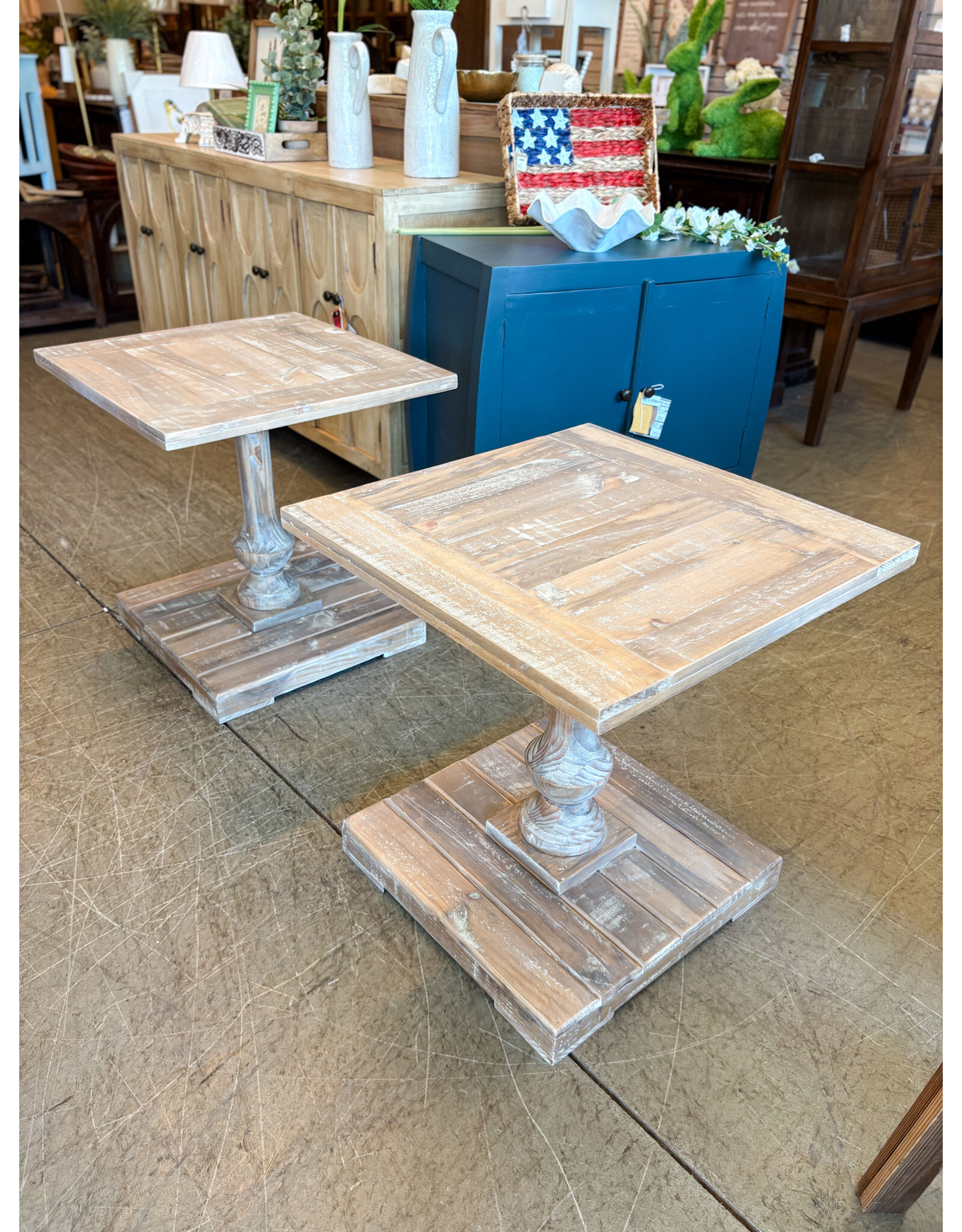 LAT 2504 Robinson End Table