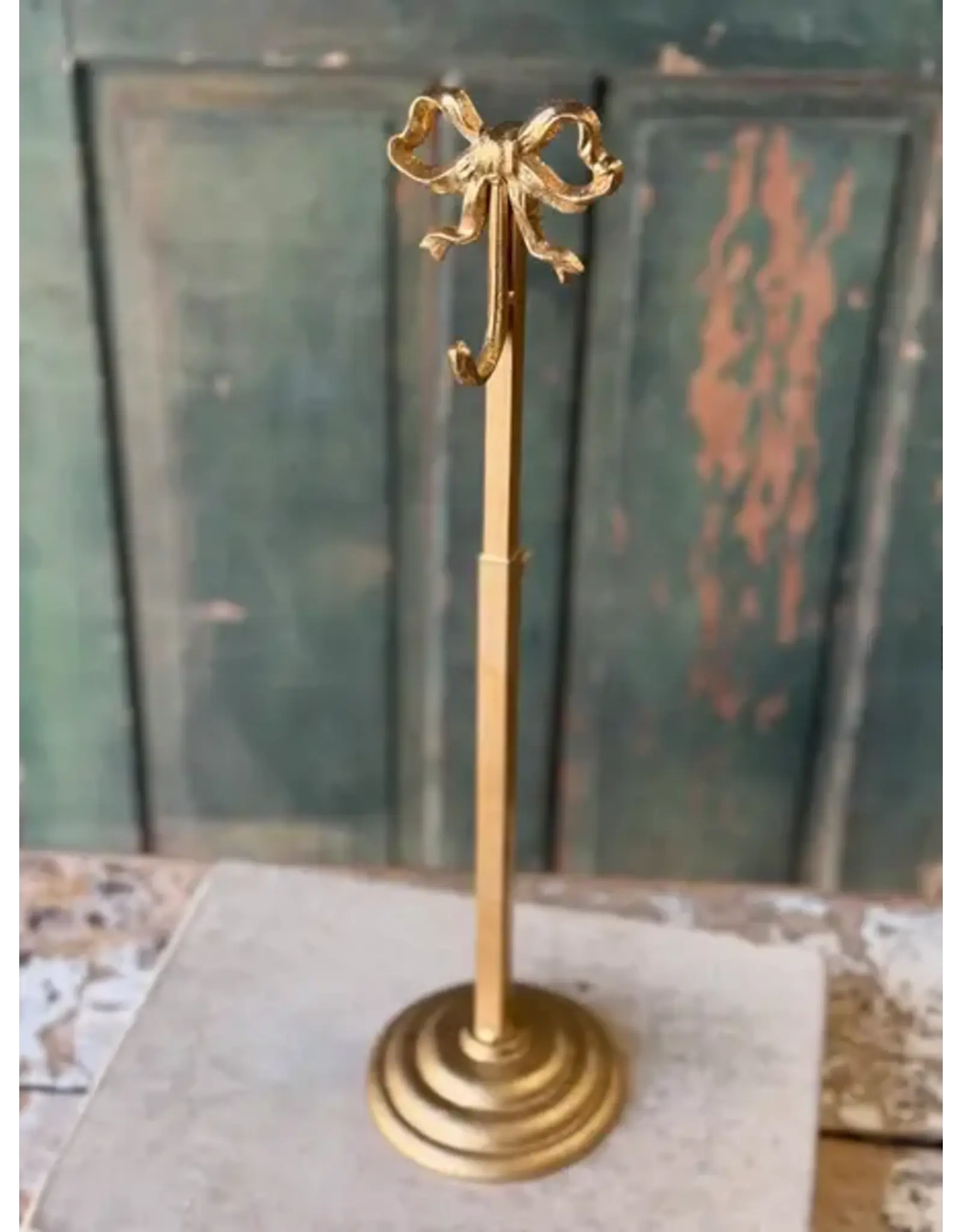 HM7904 Bowties & Trimmings Wreath Holder