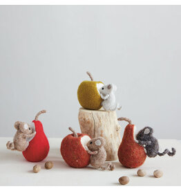 CF4317 Wool Felt Mouse Eating Fruit