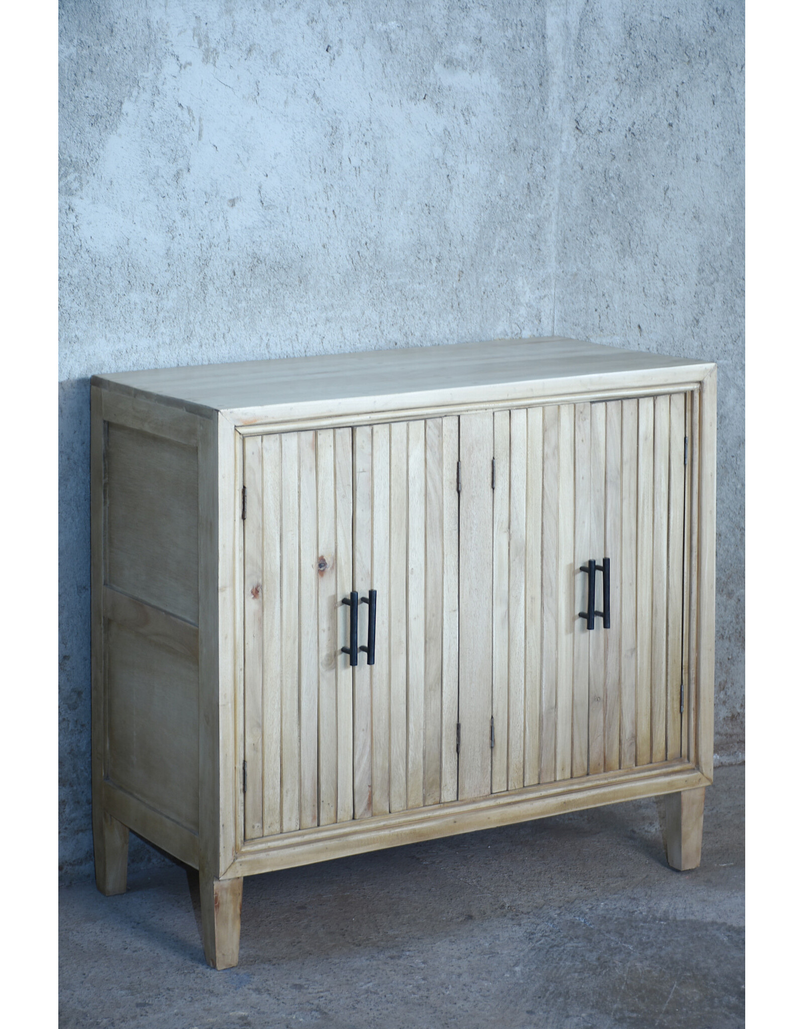 CAB662 Richmond Accent Table 4dr w/mldg 35x18x34"H