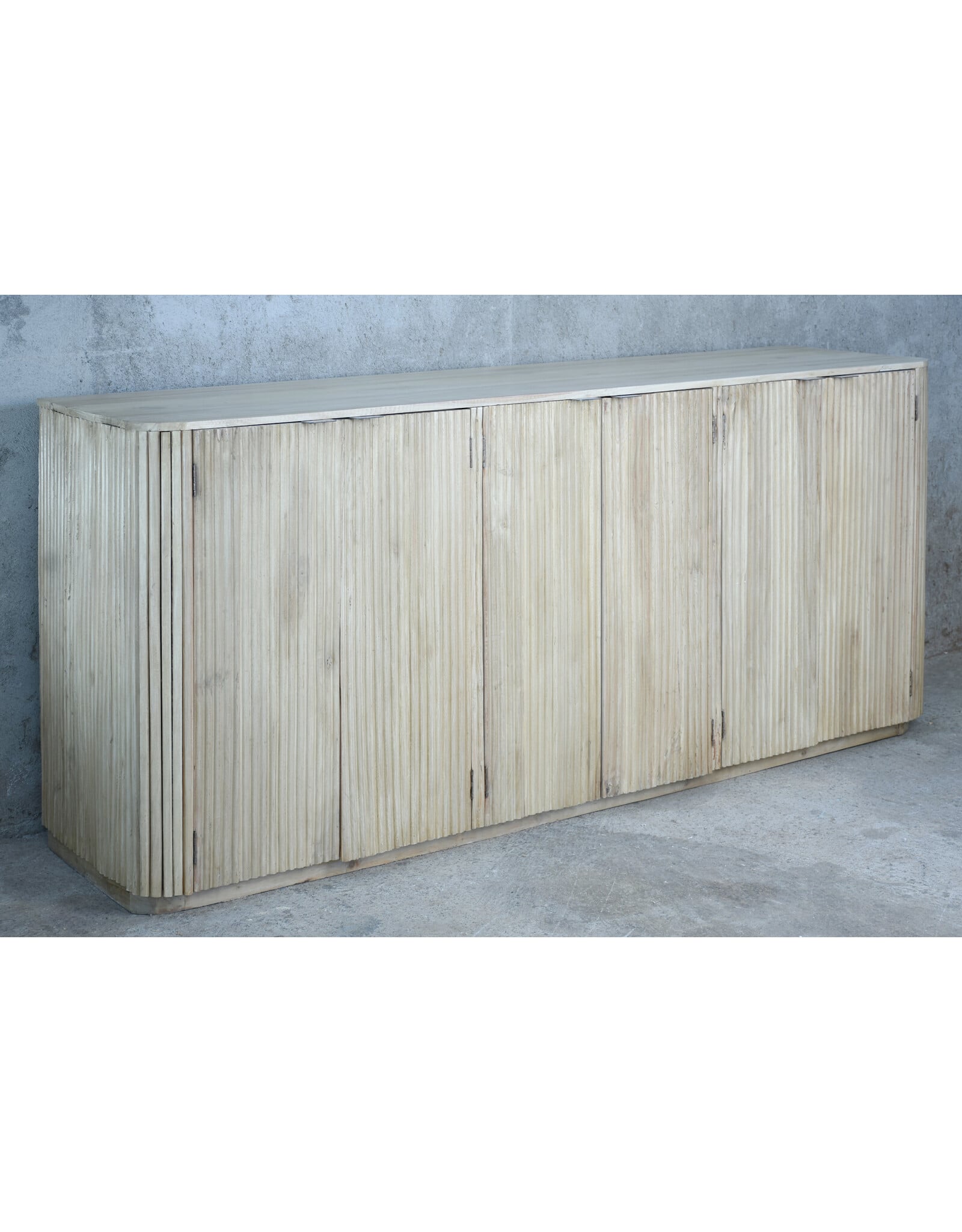 CAB691 Saybrook Crdnza 6dr Carving 81x20x37