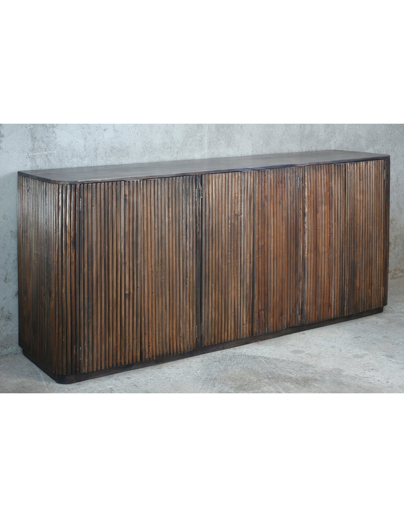 CAB691 Saybrook Crdnza 6dr Carving 81x20x37