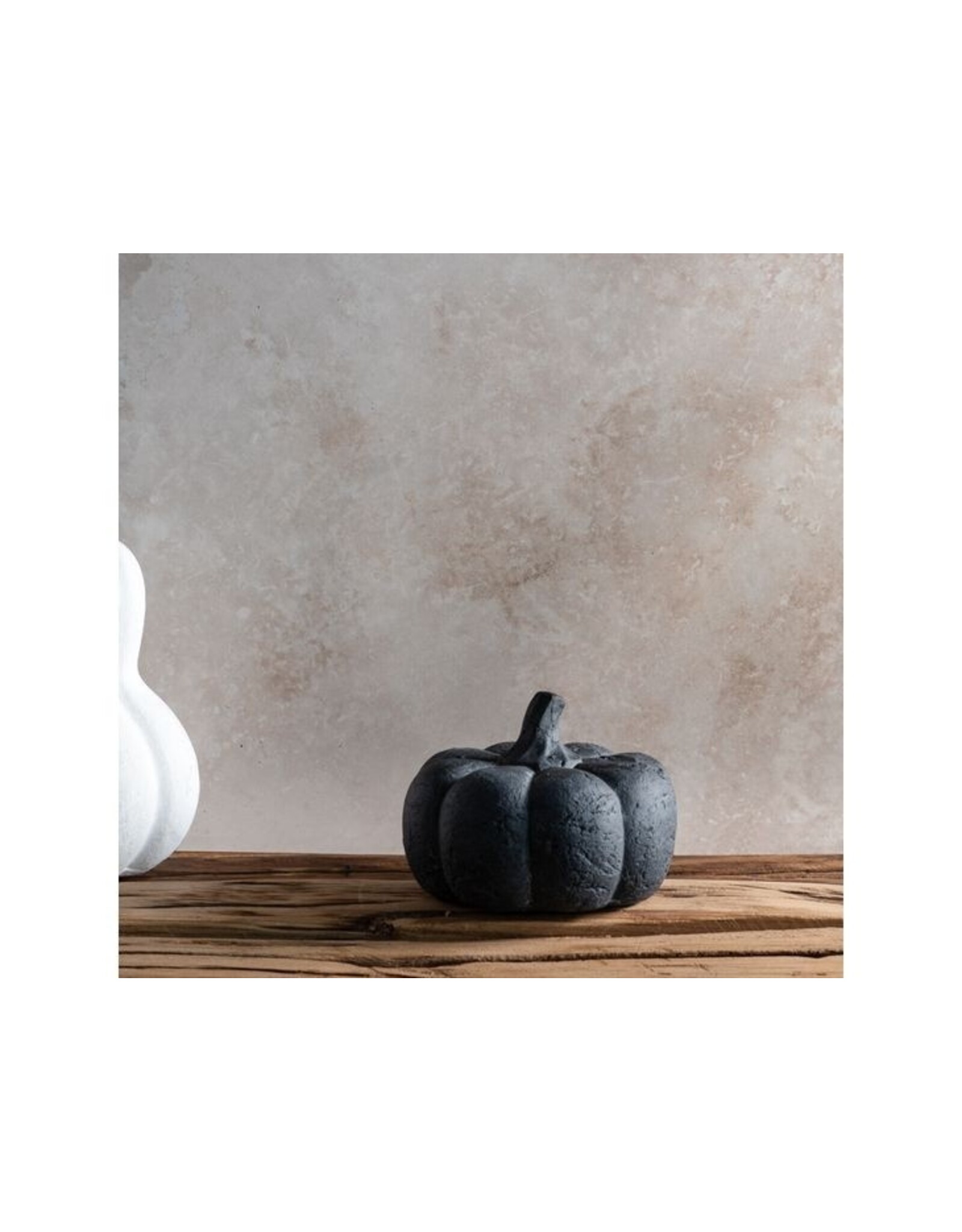 4.75"W BK TERRACOTTA PUMPKIN